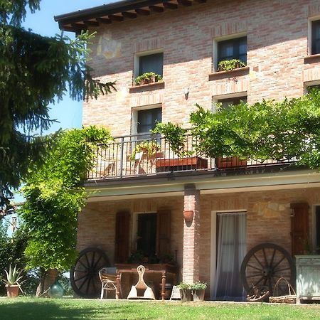 Il Poggio B&B San Damiano al Colle Bagian luar foto