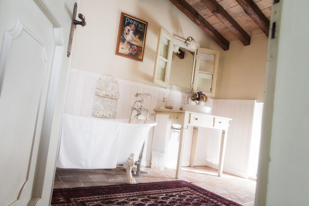 Il Poggio B&B San Damiano al Colle Bagian luar foto