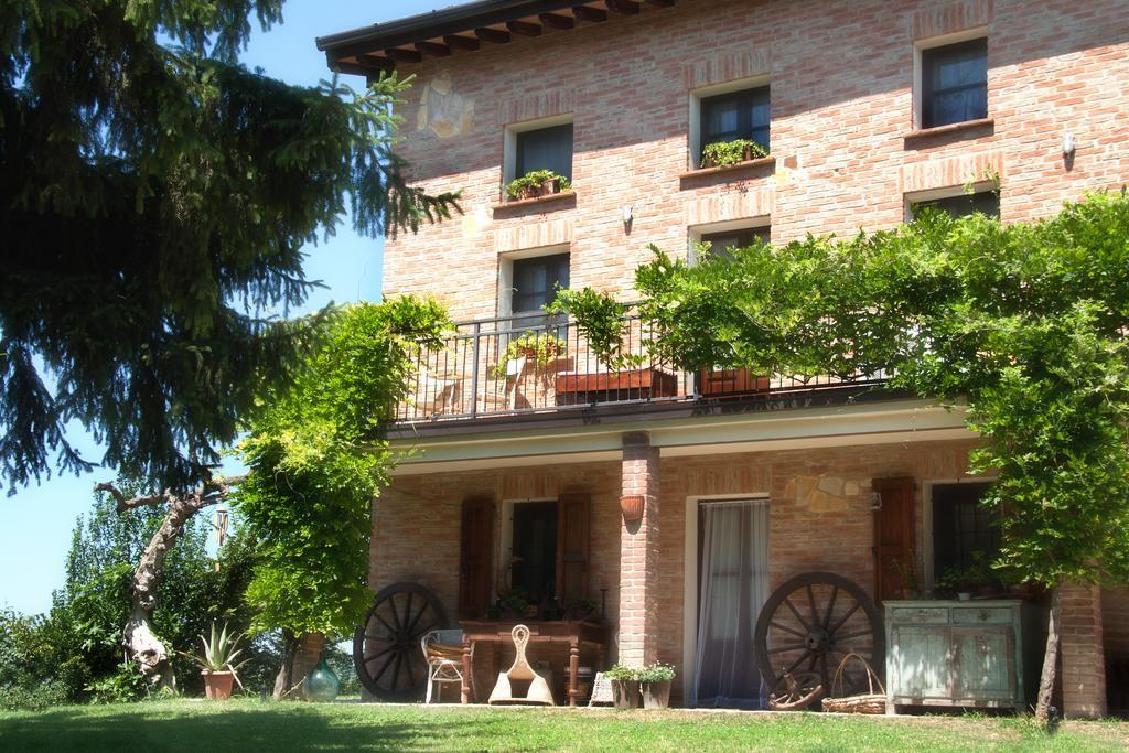 Il Poggio B&B San Damiano al Colle Bagian luar foto